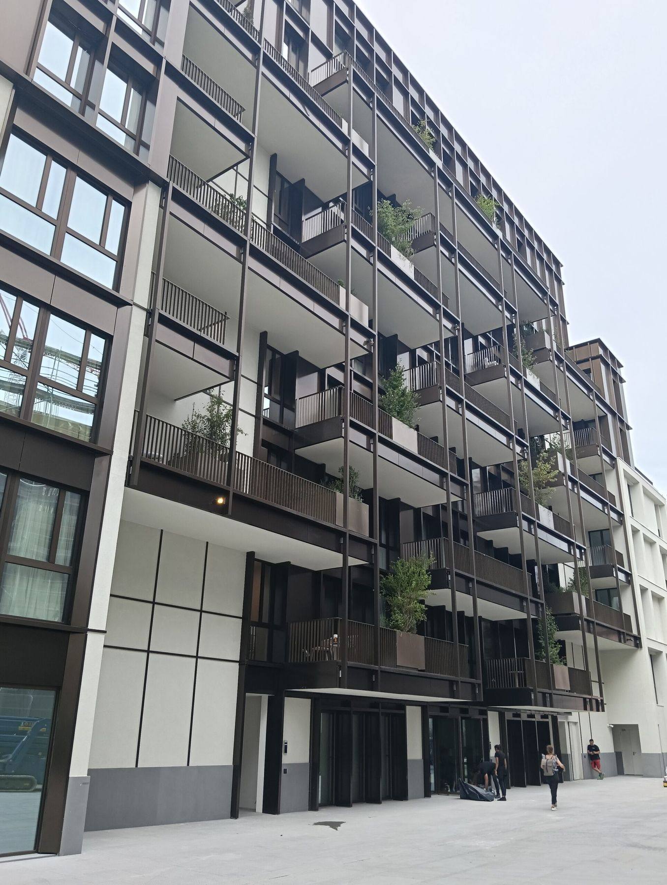 Facciata di un complesso residenziale a Firenze seguito da Cypro Services Group